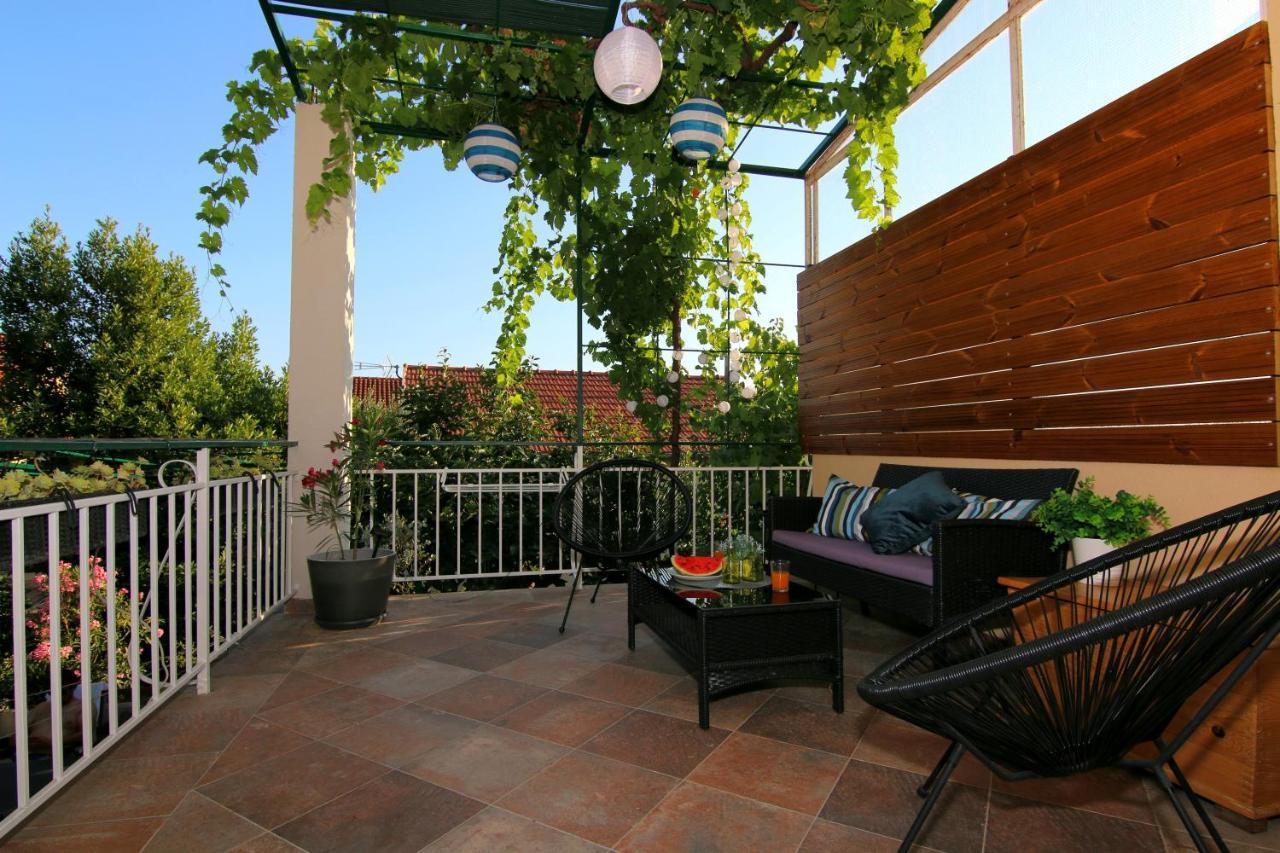 Apartments Tona Zaboric Exterior photo