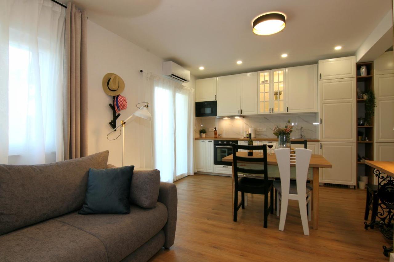 Apartments Tona Zaboric Exterior photo